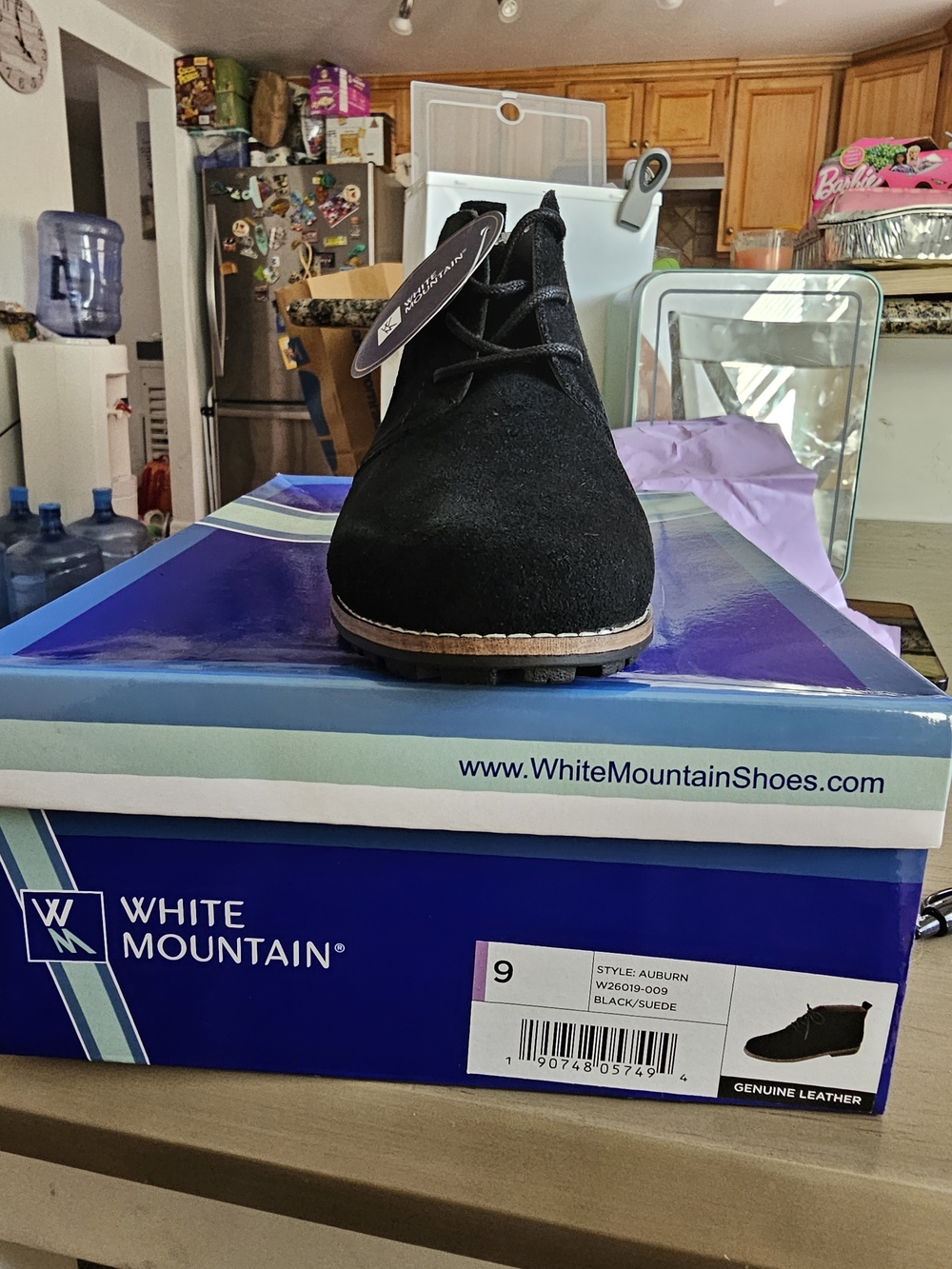 #7 White Mountain Black Suede Chukka Boot